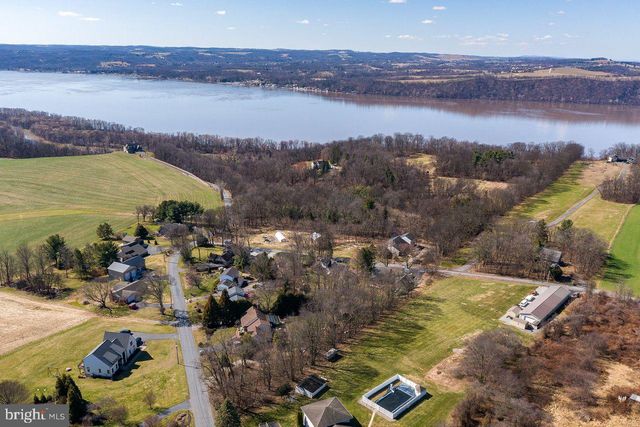 567 SHULTZ RD, Washington Boro, PA 17582