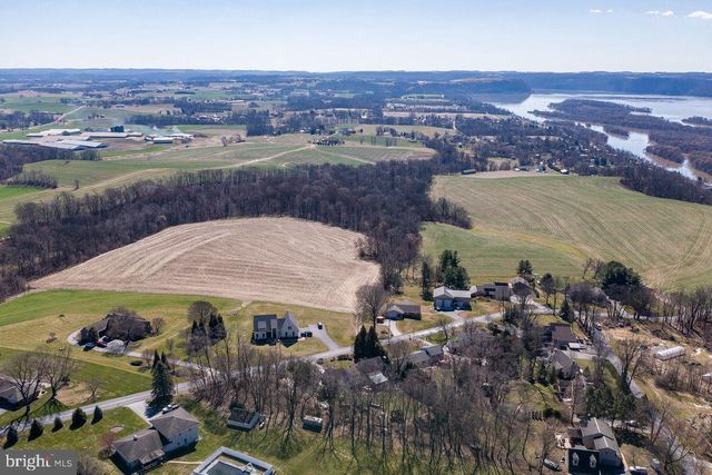 567 SHULTZ RD, Washington Boro, PA 17582