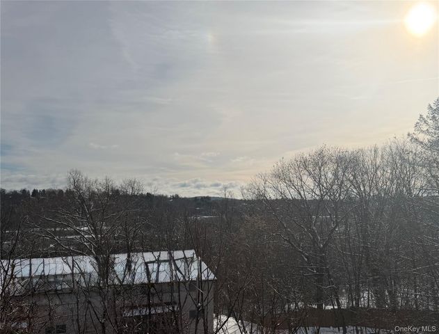 26 Cooper Road 312, Poughkeepsie, NY 12603