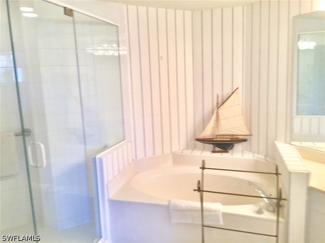 100 Lambiance CIR 1-101, Naples, FL 34108