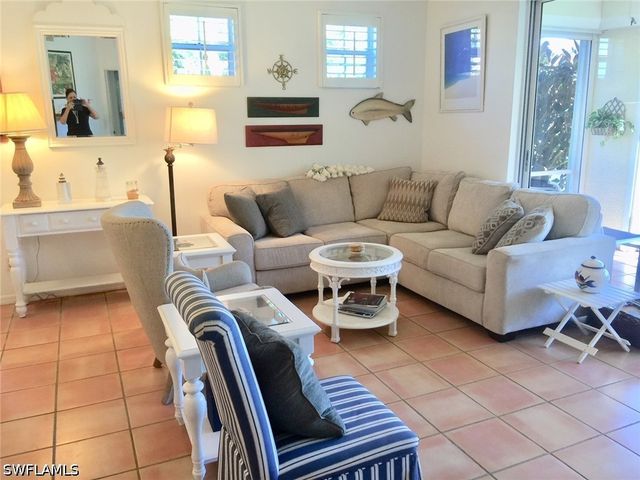 100 Lambiance CIR 1-101, Naples, FL 34108