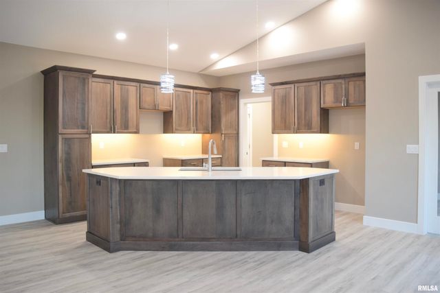 1621 GRANDLAKE Court, Pekin, IL 61554