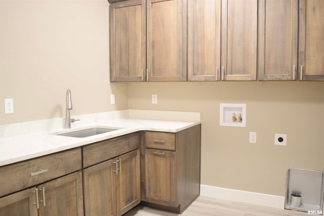 1621 GRANDLAKE Court, Pekin, IL 61554