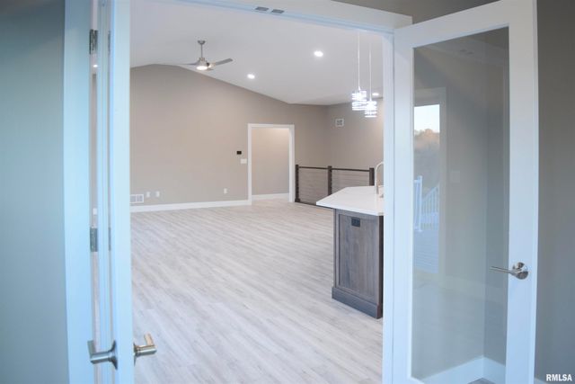 1621 GRANDLAKE Court, Pekin, IL 61554