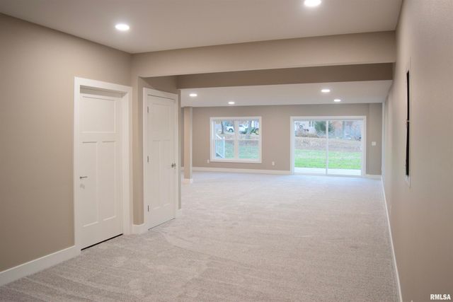 1621 GRANDLAKE Court, Pekin, IL 61554