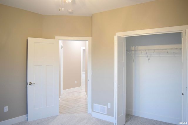 1621 GRANDLAKE Court, Pekin, IL 61554