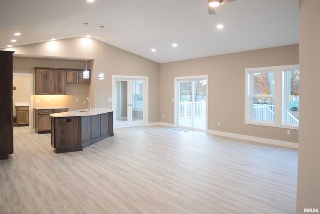 1621 GRANDLAKE Court, Pekin, IL 61554