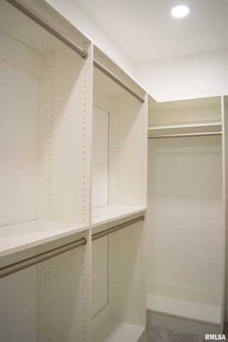 1621 GRANDLAKE Court, Pekin, IL 61554