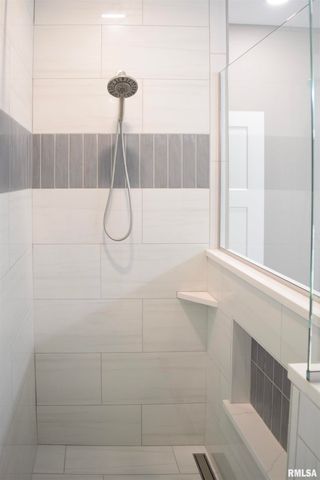 1621 GRANDLAKE Court, Pekin, IL 61554