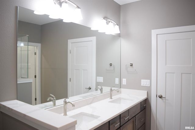 1621 GRANDLAKE Court, Pekin, IL 61554