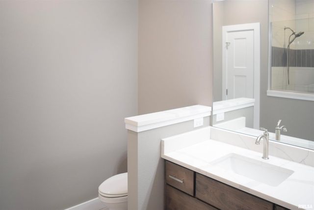 1621 GRANDLAKE Court, Pekin, IL 61554