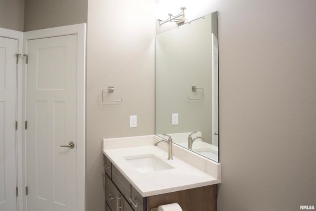 1621 GRANDLAKE Court, Pekin, IL 61554