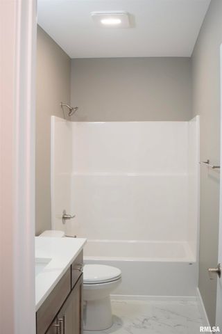 1621 GRANDLAKE Court, Pekin, IL 61554