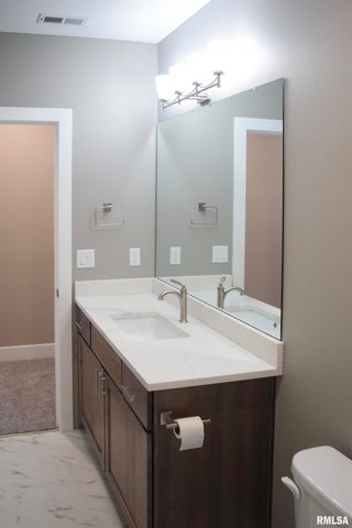 1621 GRANDLAKE Court, Pekin, IL 61554