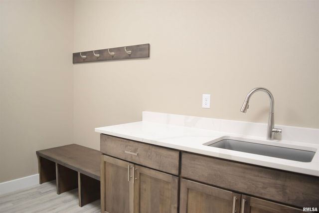 1621 GRANDLAKE Court, Pekin, IL 61554