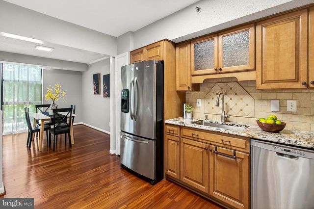 1016 S WAYNE ST #101, Arlington, VA 22204