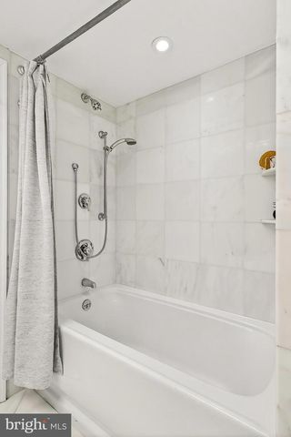 1016 S WAYNE ST #101, Arlington, VA 22204