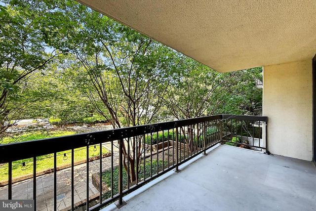 1016 S WAYNE ST #101, Arlington, VA 22204
