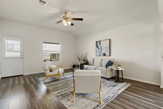 1944 T H Johnson DR, Taylor, TX 76574