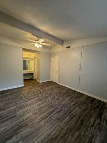 2107 Alta Vista Ave B, Austin, TX 78704