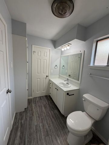 2107 Alta Vista Ave B, Austin, TX 78704