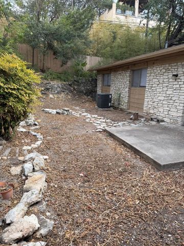 2107 Alta Vista Ave B, Austin, TX 78704