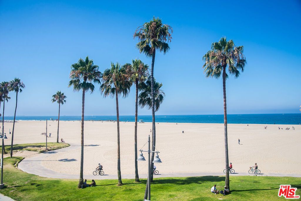 8 Brooks Avenue 12, Venice, CA 90291