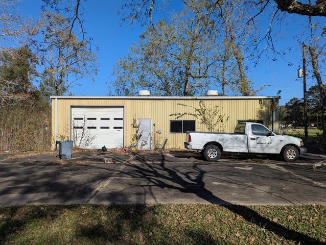 114 Wallisville Road, Liberty, TX 77575