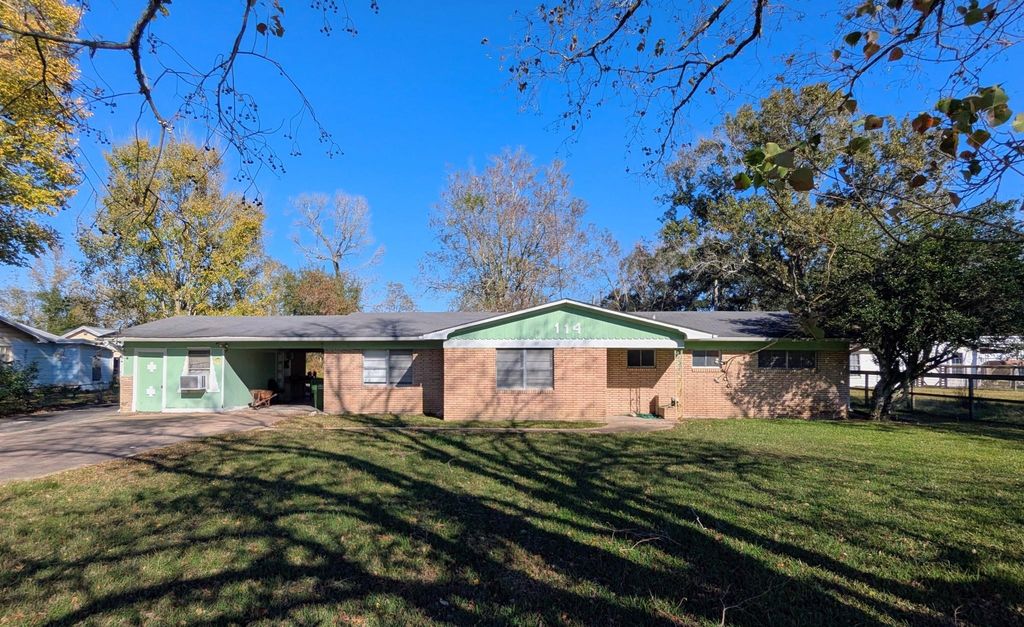 114 Wallisville Road, Liberty, TX 77575