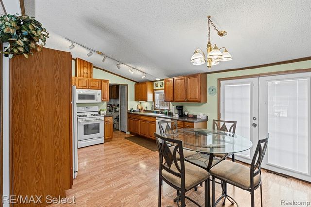 11061 Main Road, Fenton, MI 48430