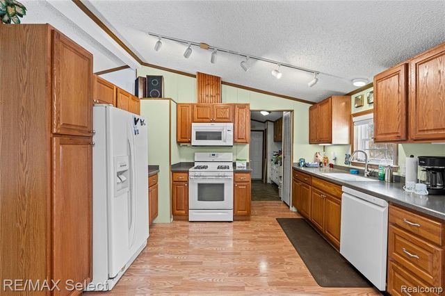 11061 Main Road, Fenton, MI 48430