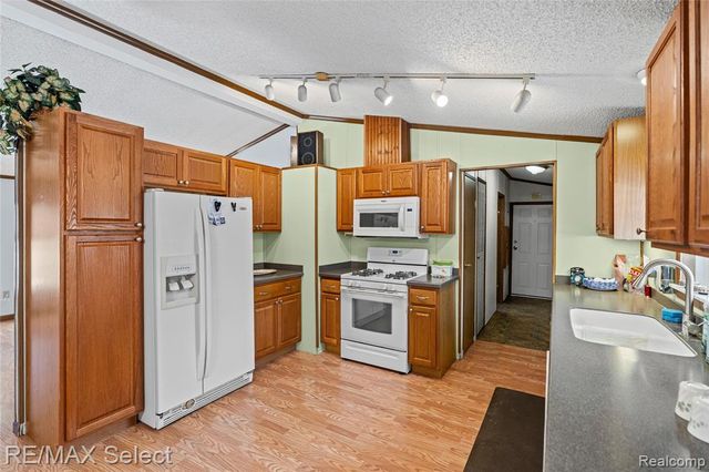 11061 Main Road, Fenton, MI 48430