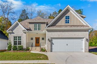 4610 Johnson Creek Court, Clemmons, NC 27012