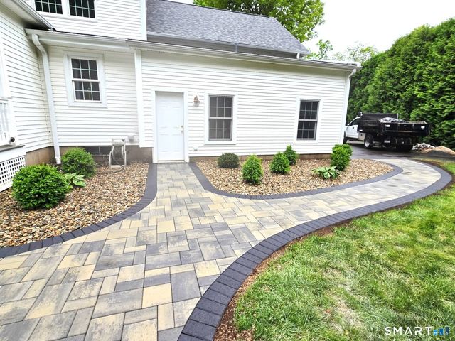 6 Sycamore Hills Road, Avon, CT 06001
