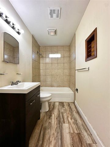 5421 NW Kinyon Ave, Lawton, OK 73505