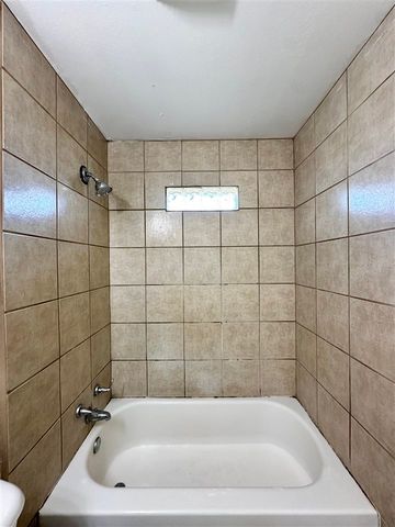 5421 NW Kinyon Ave, Lawton, OK 73505