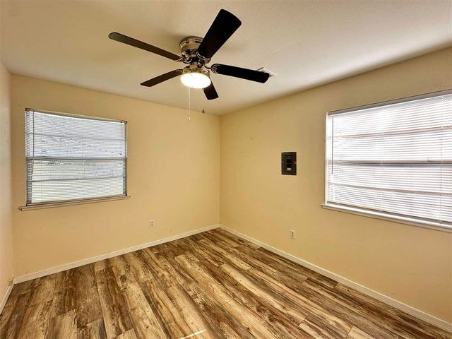 5421 NW Kinyon Ave, Lawton, OK 73505