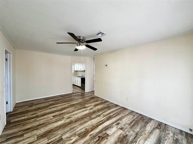 5421 NW Kinyon Ave, Lawton, OK 73505