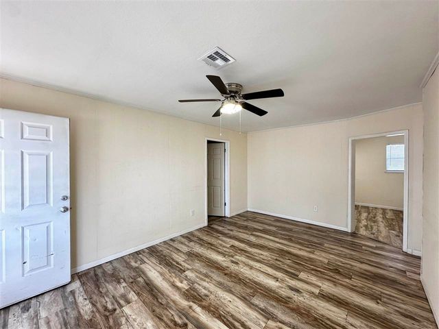 5421 NW Kinyon Ave, Lawton, OK 73505