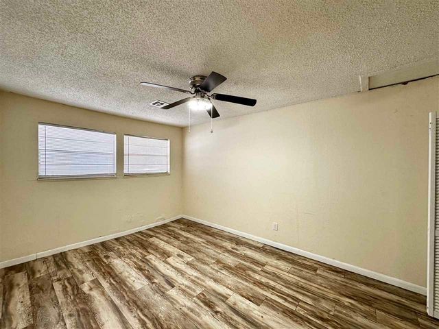 5421 NW Kinyon Ave, Lawton, OK 73505