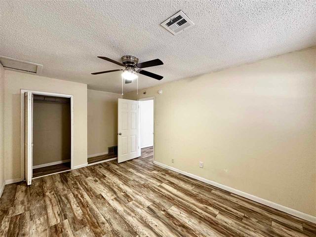 5421 NW Kinyon Ave, Lawton, OK 73505