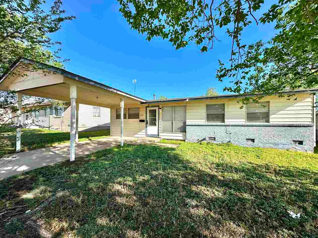 5421 NW Kinyon Ave, Lawton, OK 73505
