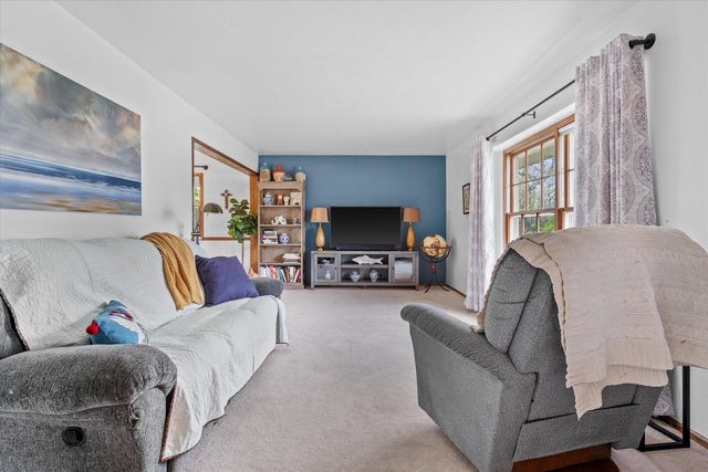 3710 S Pleasant View DRIVE, New Berlin, WI 53151