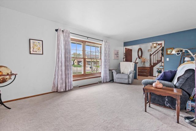 3710 S Pleasant View DRIVE, New Berlin, WI 53151