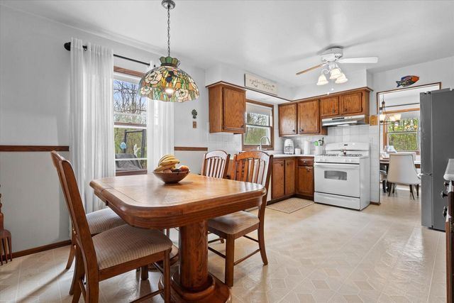 3710 S Pleasant View DRIVE, New Berlin, WI 53151