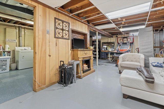 3710 S Pleasant View DRIVE, New Berlin, WI 53151