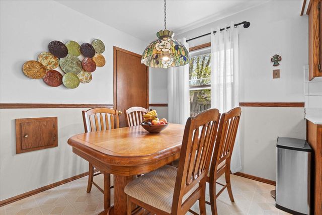 3710 S Pleasant View DRIVE, New Berlin, WI 53151