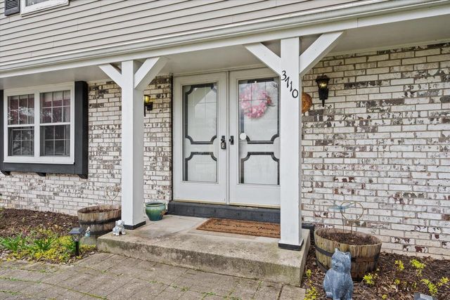 3710 S Pleasant View DRIVE, New Berlin, WI 53151