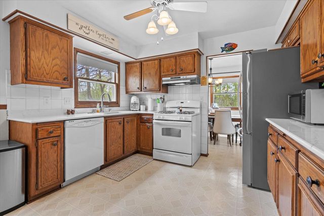 3710 S Pleasant View DRIVE, New Berlin, WI 53151