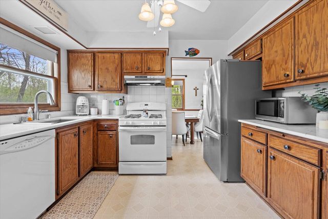 3710 S Pleasant View DRIVE, New Berlin, WI 53151